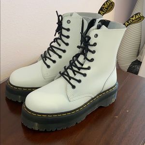 White platform doc martens NEVER WORN size 8